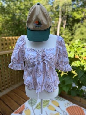 Kirious Lilac Embroidered Puff Sleeve Top S *HAT NOT INCLUDED*